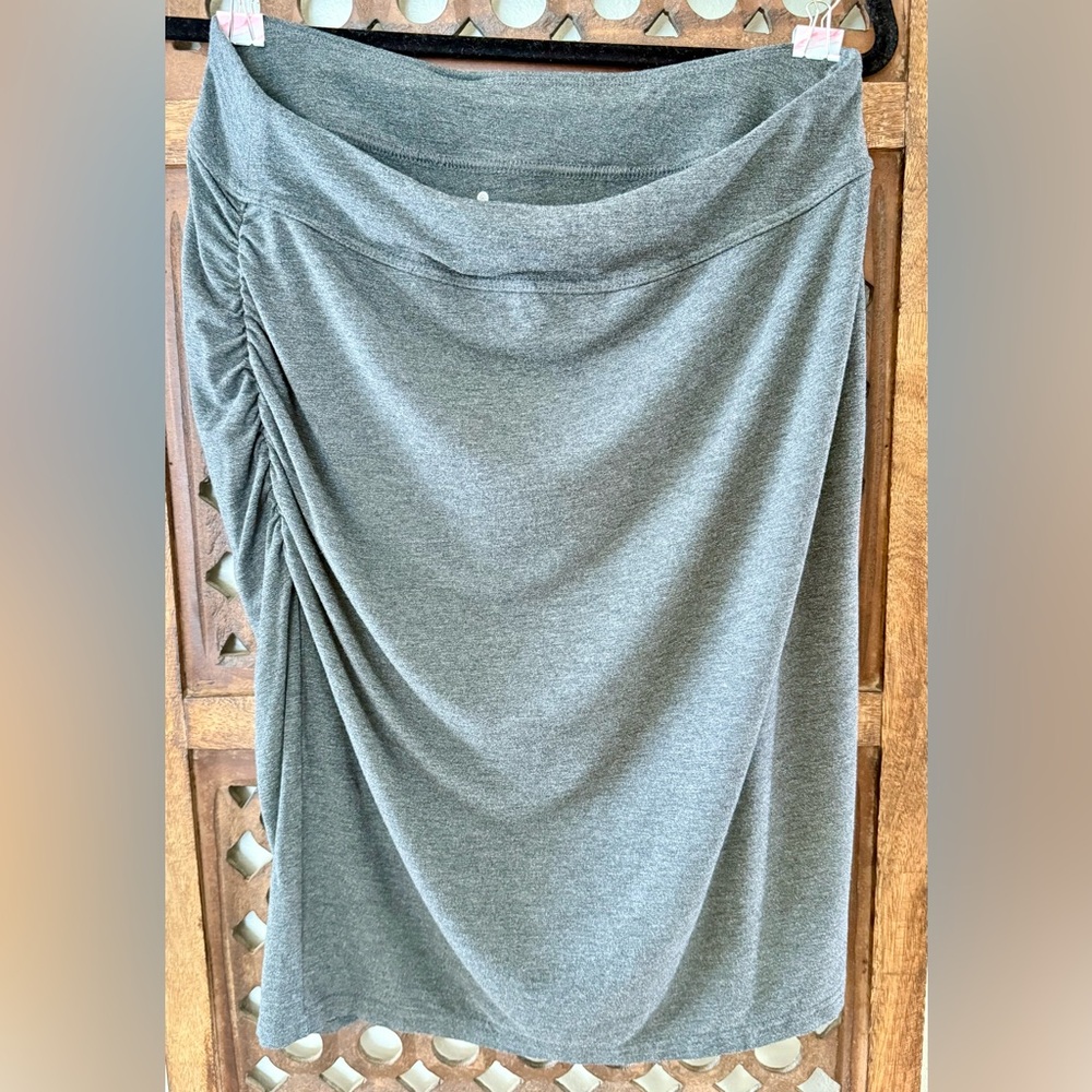 Athleta Gray Ruched Side Pencil Skirt Size M Stretch Knit Knee Length Athleisure